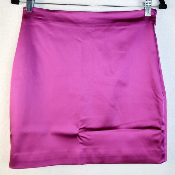 Marciano Chaya skirt in a satin magenta violet flower color size 6 - Picture 2 of 6